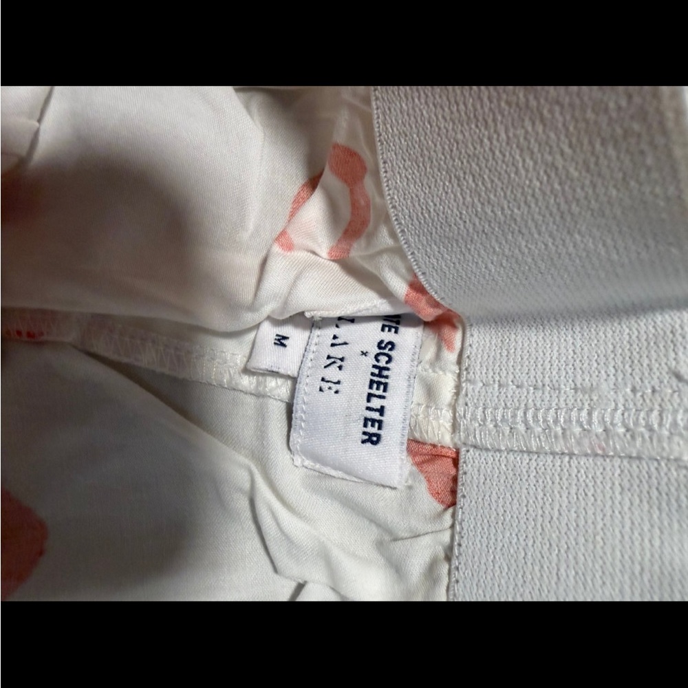 White and red Lip Print Women Shorts - Picture 2 of 3